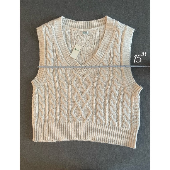 Women’s American Eagle Cable Knit Sweater Vest NWT - Picture 6 of 8